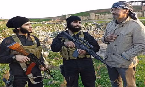 Tiet lo moi cua nha bao tung song trong “hang o” IS