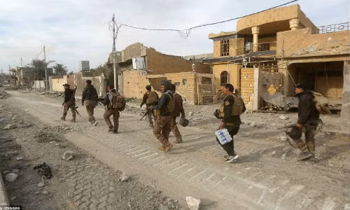 Không khí ở nhiều khu vực trong thành phố khá yên tĩnh, mặc dù phiến quân IS có thể đã cài nhiều thiết bị nổ trên những con đường.