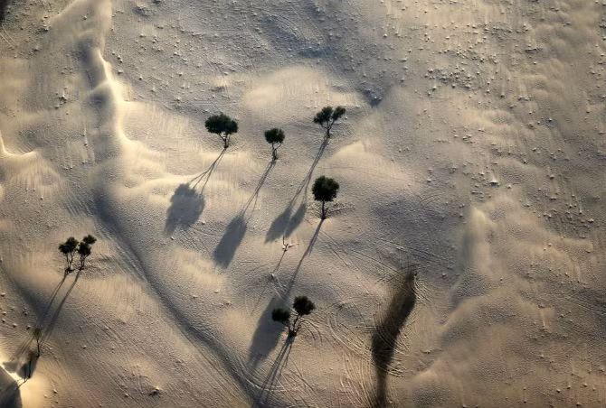 Sa mạc Nad Al Sheba ở thành phố Dubai nhìn từ trên cao.