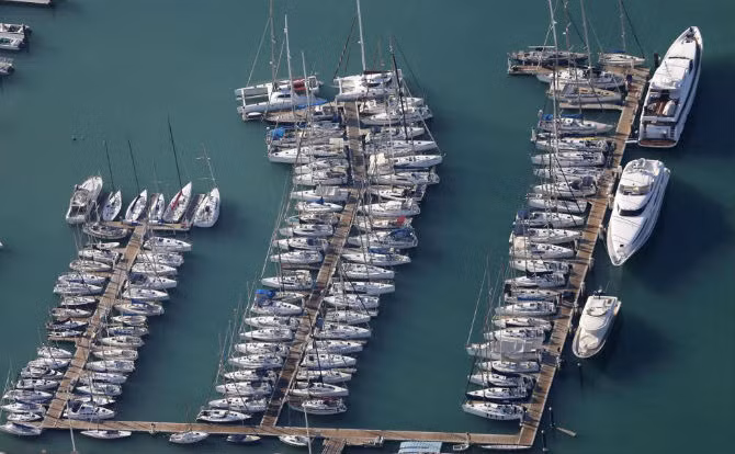 Những con thuyền neo đậu ở khu Marina, Dubai ngày 9/12/2015.