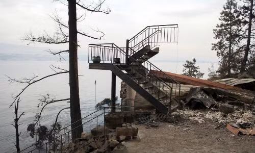 Phần còn lại của một ngôi nhà ở Chelan, Washington sau khi bị đám cháy Chelan Complex tàn phá ngày 24/8/2015.