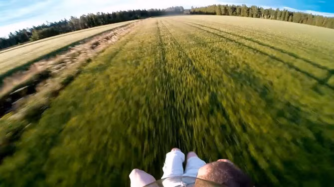 và cuối cùng “hạ cánh” an toàn sau màn trình diễn đầy mạo hiểm.