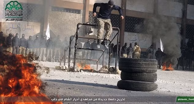 Chien binh IS bat ca, dong thuyen gio giai lao-Hinh-7