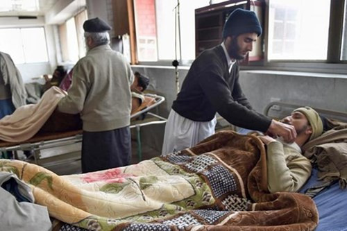 Hàng chục người bị thương trong vụ động đất ngày 26/12 mạnh 6,3 độ Richter rung chuyển Afghanistan, Pakistan và miền bắc Ấn Độ.