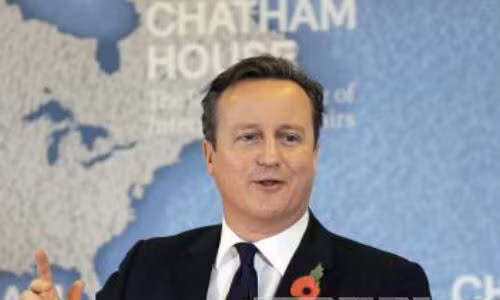 Sáng 3/12 (giờ Việt Nam), với tỷ lệ 397 phiếu thuận và 223 phiếu chống, Hạ viện Anh đã thông qua kế hoạch mở rộng không kích phiến quân IS sang Syria mà Thủ tướng David Cameron và chính phủ của đảng Bảo thủ đệ trình.