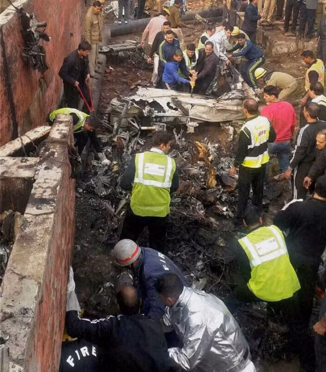 Chiếc Super King khi đó chở 2 phi công và 8 kỹ thuật viên gặp nạn ở khu vực ngoại ô New Delhi, ngay sau khi cất cánh được 5 phút.