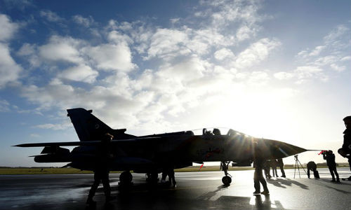 Một máy bay trinh sát Tornado của Không quân Đức đậu tại căn cứ không quân Jagel gần biên giới với Đan Mạch. Ảnh: Reuters