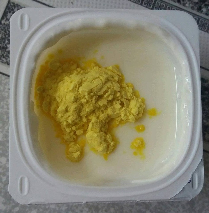 Ăn nghệ sữa chua và tinh bột nghệ mỗi ngày là cách giúp bạn sở hữu làn da căng mướt, trắng mịn nhanh chóng - Ảnh: Internet