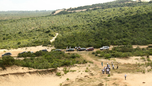 Theo thông tin trên VTV, dự án chậm triển khai đã ảnh hưởng đến đời sống của gần 600 hộ gia đình. Nhiều gia đình trong khu vực dự án không được sửa chữa, xây mới nhà cửa, kể cả hệ thống giao thông, trường học. Ảnh: NDH.vn.