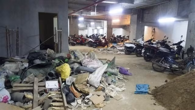 Công trình Ellipse Tower được xây dựng trên khu đất có diện tích 2.600 m2, diện tích xây dựng 1.555 m2. Dự án có thiết kế gồm 33 tầng nổi (không kể tầng áp mái) và 3 tầng hầm. Tầng nổi 1 - 5 là khu trung tâm thương mại, siêu thị, nhà hàng; tầng 6 - 20 và 22 - 33 bao gồm 27 sàn văn phòng và 195 căn hộ. Dự án được khởi công từ năm 2009, dự kiến giao nhà vào năm 2012, nhưng bị chậm tiến độ nhiều năm. Ảnh: baotainguyenmoitruong.vn.