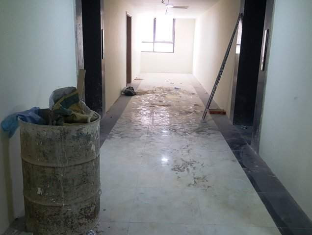 Nguyên nhân chậm tiến độ là do: "nguồn vốn từ phía ngân hàng khó khăn, suốt hai năm 2011-2012, dự án phải tạm dừng thi công. Đến đầu năm 2013, chúng tôi mới được một ngân hàng đồng ý cho vay vốn nhưng lại giải ngân theo tiến độ nên từ đó đến nay, công trình luôn chậm tiến độ do không có nguồn tài chính ổn định", ông Nguyễn Trọng Khánh, Phó TGĐ Công ty CP Bất động sản Thăng Long thừa nhận trên báo Giao thông. Ảnh: baotainguyenmoitruong.vn.