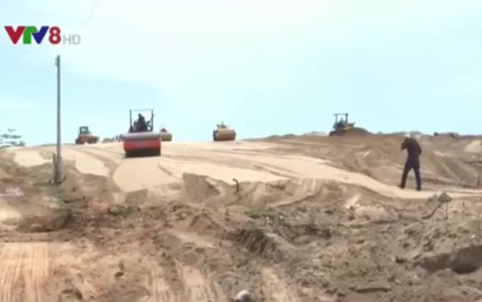 Dự kiến nhà máy lọc dầu đi vào hoạt động trong quý 1/2019. Tuy nhiên, cho đến nay nhà đầu tư chỉ mới thực hiện xong các bước đo đạc địa chính, khảo sát địa hình, địa chất, thủy văn, thỏa thuận thông số quy hoạch. Ảnh: VTV.VN.