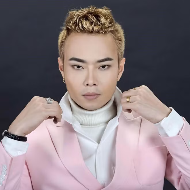 Nam Khang bị dư luận chỉ trích.