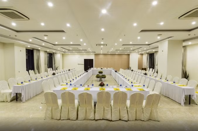 Khách sạn 4 sao 7 Seven Sea cách sân bay Quốc tế và nhà ga Đà Nẵng khoảng 4 km. Ảnh: expedia.co.in.