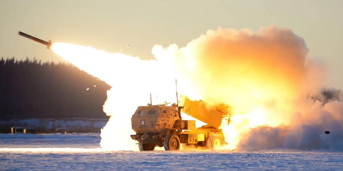 Lo danh sach nhung quoc gia rao riet dat hang ten lua HIMARS