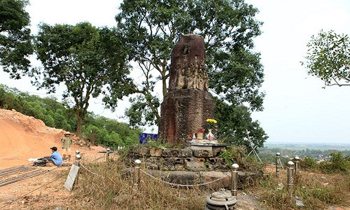  Cột đá chạm rồng uy nghi và bí ẩn ở chùa Dạm nằm trên dãy núi Lãm Sơn (xã Nam Sơn, thành phố Bắc Ninh, tỉnh Bắc Ninh) có niên đại từ thế kỉ XI mới được công nhận bảo vật Quốc gia năm 2017.