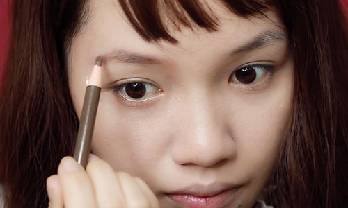 Lông mày hình chữ V ngược chính là nét quý tướng hiếm phụ nữ nào có được - Ảnh minh họa: Internet