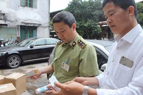 Thu giữ gần 14.000 sản phẩm kem đánh răng Sensodyne nghi giả Thu giu gan 14.000 san pham kem danh rang Sensodyne nghi gia