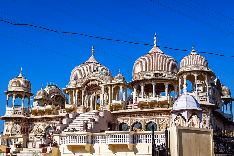 Shekhawati nằm ở sa mạc cằn cỗi Thar, bang Rajasthan, Ấn Độ từng là nơi ở của các triệu phú, tỷ phú.
