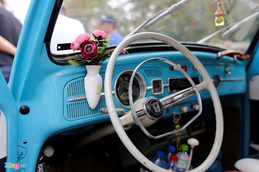 Dù tuổi đời đã lâu, nhưng do tính biểu tượng và thiết kế bất hủ khiến Volkswagen Beetle vẫn được săn đón tại Việt Nam. Những người chơi dòng xe này tập trung thành các hội nhóm để giao lưu, hoặc kết hợp với các cơ quan văn hóa - du lịch để thực hiện roadshow.
