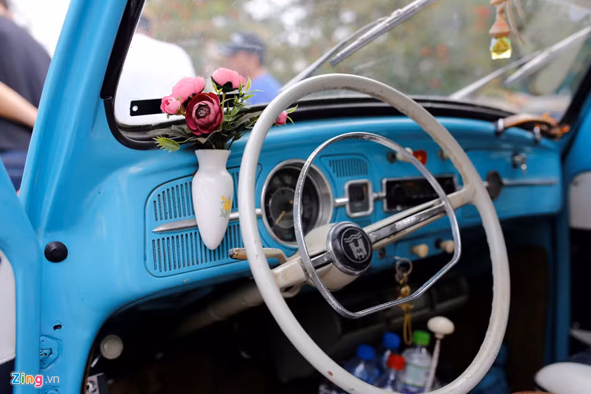 Dù tuổi đời đã lâu, nhưng do tính biểu tượng và thiết kế bất hủ khiến Volkswagen Beetle vẫn được săn đón tại Việt Nam. Những người chơi dòng xe này tập trung thành các hội nhóm để giao lưu, hoặc kết hợp với các cơ quan văn hóa - du lịch để thực hiện roadshow.