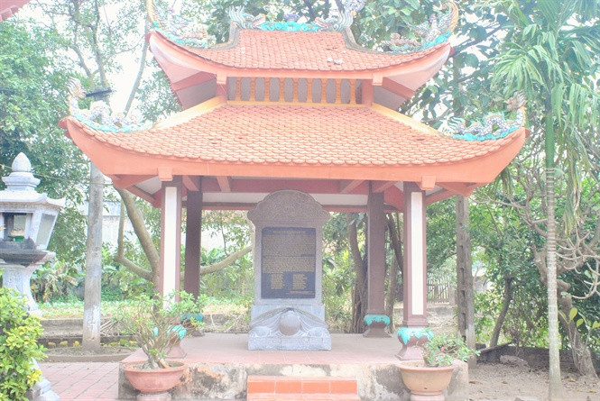 Bia minh đình Nam Trì