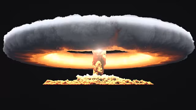 Một số thành viên trong gia đình tìm được phương án "thoát thân" và giúp cả nhà đến nơi an toàn. Tuy nhiên, cũng có không ít người sẽ chạy đi tìm kiếm nơi trú ẩn mà không có kế hoạch hay thông tin gì.