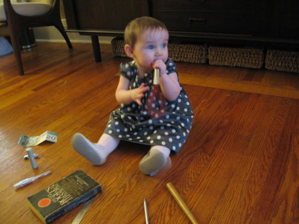 Trẻ em Armenian lựa chọn nghề nghiệp ngay từ khi còn nhỏ Theo truyền thống, các bà mẹ Armenia xếp đồ chơi thành hàng trước mặt con và ra dấu hiệu cho trẻ chọn một món đồ chơi. Mục đích của việc này là để con thể hiện sự quan tâm đến nghề nghiệp tương lai. Nếu trẻ chọn đồ chơi hình tiền nghĩa là tương lai có thể con sẽ làm chủ ngân hàng, nếu chọn con dao là tín hiệu trẻ có thể trở thành bác sĩ, nếu chọn cuốn sách có thể con sẽ là học giả…