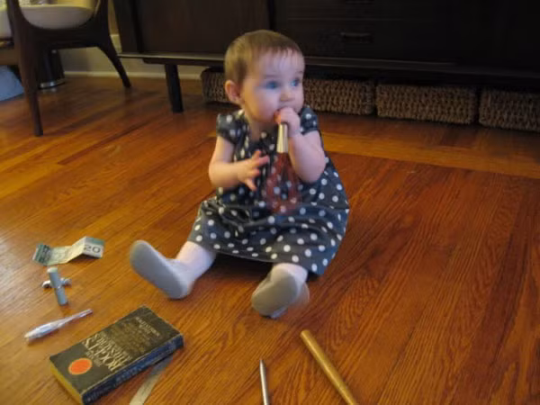 Trẻ em Armenian lựa chọn nghề nghiệp ngay từ khi còn nhỏ Theo truyền thống, các bà mẹ Armenia xếp đồ chơi thành hàng trước mặt con và ra dấu hiệu cho trẻ chọn một món đồ chơi. Mục đích của việc này là để con thể hiện sự quan tâm đến nghề nghiệp tương lai. Nếu trẻ chọn đồ chơi hình tiền nghĩa là tương lai có thể con sẽ làm chủ ngân hàng, nếu chọn con dao là tín hiệu trẻ có thể trở thành bác sĩ, nếu chọn cuốn sách có thể con sẽ là học giả…