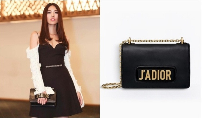 Lan Khuê cũng là một trong những người đẹp có bộ sưu tập túi xách ''đáng nể'' trong làng giải trí Việt. Nhưng khác với Hồ Ngọc Hà, cô lại yêu thích những mẫu túi đến từ thương hiệu Dior. Mẫu túi mà cô sử dụng trong một sự kiện là dòng J'ADIOR trị giá 69 triệu VND.