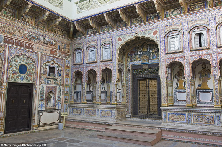 Sau nhiều năm bỏ hoang, một số biệt thự ở Shekhawati xuống cấp và bị hư hại khá nhiều.