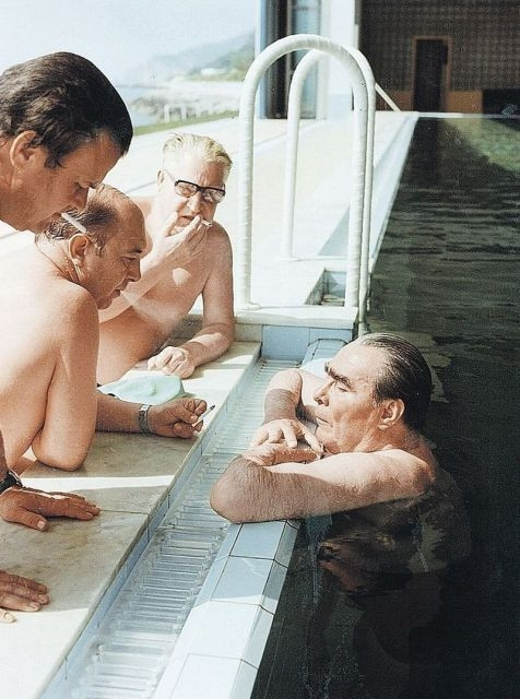 Các nhà lãnh đạo Liên Xô nghỉ ngơi tại một biệt thự.