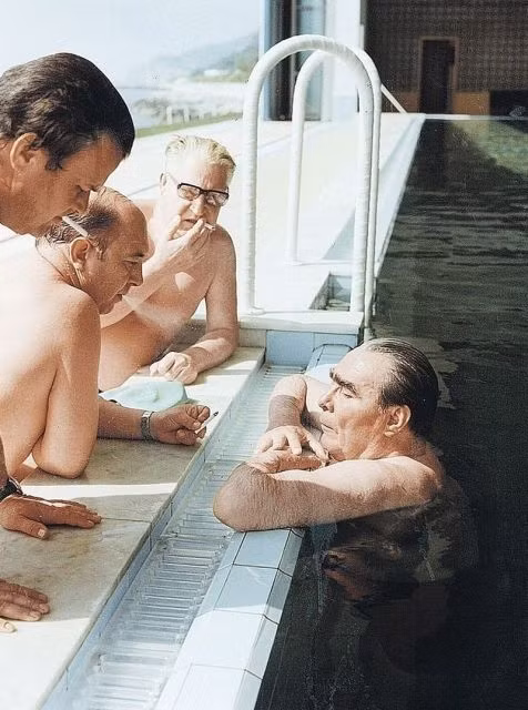 Các nhà lãnh đạo Liên Xô nghỉ ngơi tại một biệt thự.
