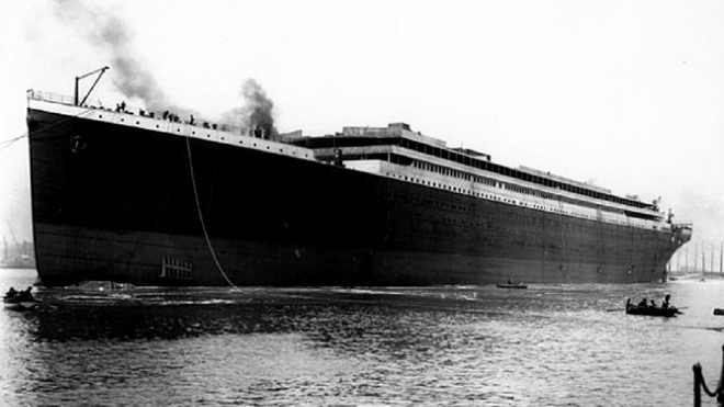  Tàu Titanic huyền thoại bị chìm ngay trong chuyến hải hành đầu tiên khiến 1.517 người thiệt mạng. Vụ chìm tàu Titanic ngày 15/4/1912 đã trở thành một trong những thảm kịch hàng hải tồi tệ nhất trong lịch sử nhân loại.