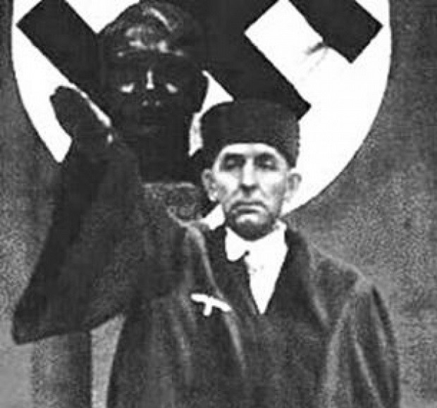 Khi ấy, Freisler kết án tử hình đối với Sophie Scholl, Hans Scholl. Họ là những người dẫn đầu một phong trào chuyên chống chiến tranh thông qua việc tổ chức phát tờ rơi ở Đại học Munich.