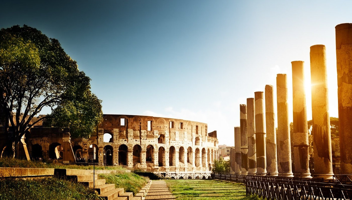 Đặc biệt, Rome được biết đến với tên gọi "Thành phố vĩnh cửu" vì người La Mã thời cổ đại đã có niềm tin mãnh liệt rằng, cho dù có bất kỳ điều gì xảy ra với thế giới thì Rome vẫn sẽ trường tồn với thời gian.