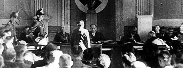 Khi Berlin bị quân đồng minh không kích ngày 3/2/1945, Freisler đã chôn thân trong đống đổ nát của tòa nhà khi quay trở lại tòa án để lấy một số tài liệu mà y cho rằng là quan trọng. Mời quý độc giả xem video: Tiếp tục truy tìm tội phạm chiến tranh thời phát xít Đức (nguồn: VTC14)