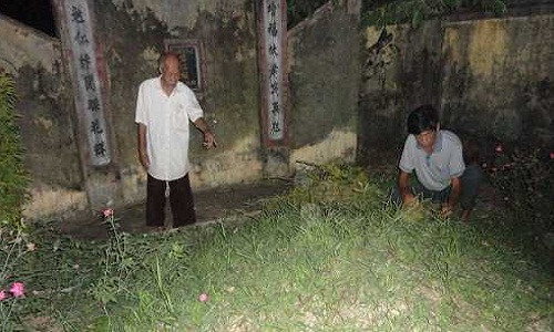 Ngôi mộ hợp táng của cụ di tổ Vô Tâm dòng họ Đàm Thận.