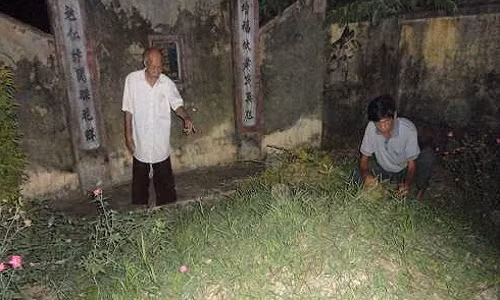 Ngôi mộ hợp táng của cụ di tổ Vô Tâm dòng họ Đàm Thận.