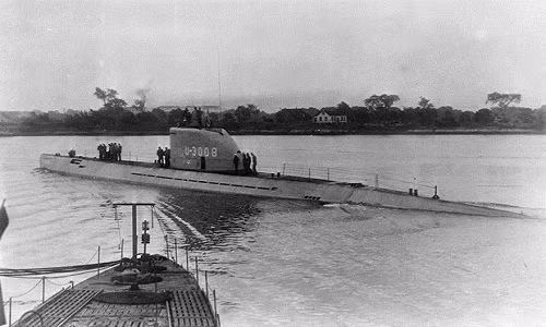 Theo các chuyên gia, xác tàu ngầm Đức U-3523 mới được tìm thấy ở đáy biển gần bờ biển Đan Mạch sau 73 năm mất tích. Một số người hoài nghi con tàu này đã chở trùm phát xít Hitler đến Nam Mỹ năm 1945.