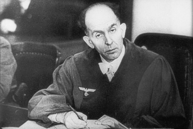 Một trong những vụ án gây chấn động do Freisler xét xử diễn ra vào tháng 2/1943.