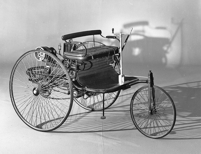 Karl Benz đã sáng chế ra xe hơi đầu tiên trong lịch sử năm 1886.