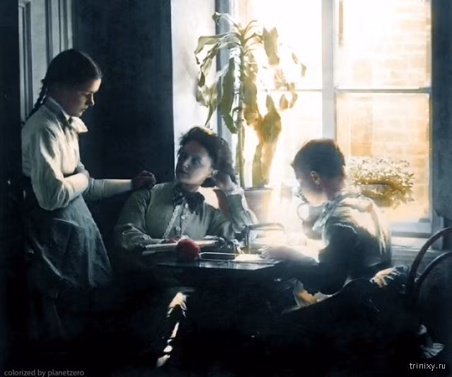 Hạnh phúc giản dị của một gia đình Nga là khoảnh khắc mọi người ở bên nhau, cùng nhau trò chuyện. Ảnh chụp năm 1897.