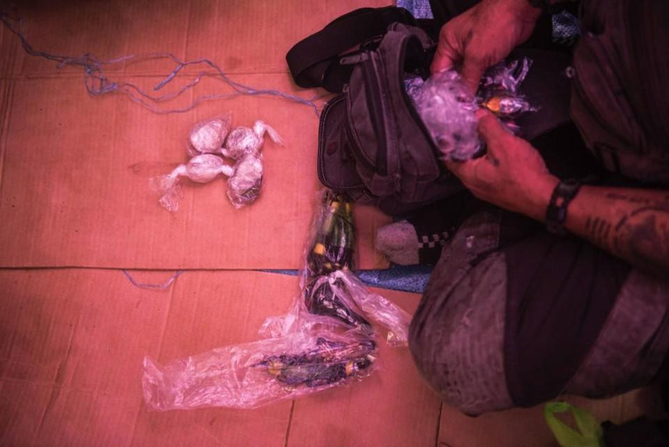 Giáo phái "Vua Sắt", được biết dưới tên gọi Haring Bakal, gồm những thành viên tập hợp với nhau để chống lại cuộc nổi dậy của người Hồi giáo kể từ những năm 1970.