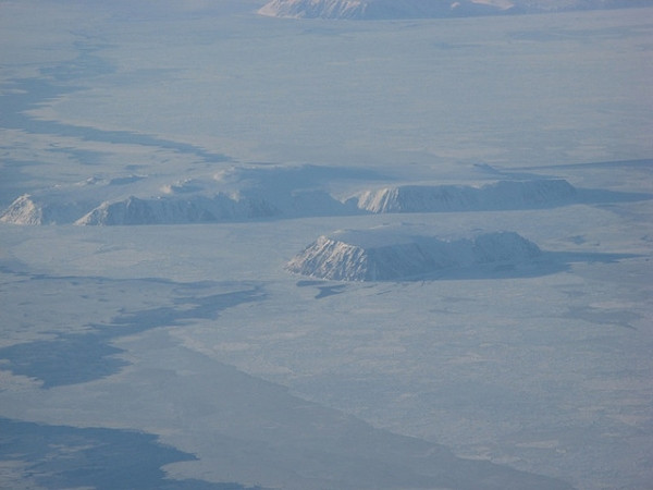 Đến ngày nay Big Diomede vẫn là căn cứ địa của quân đội biên phòng Nga, ngoài ra nó được “trang bị” thêm một trạm khí tượng thủy văn. Ảnh: Tripandtravel blog