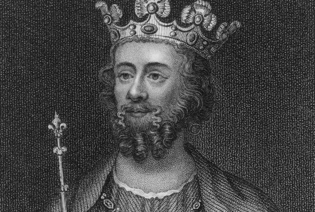 Vua Edward II ban hành một điều luật đặc biệt là mọi con cá tầm, cá voi hay cá heo nào được đánh bắt ngay bờ biển của Vương Quốc Anh đều là tài sản thuộc về Nữ hoàng. Cho đến ngày nay, điều luật này vẫn được thực hiện.