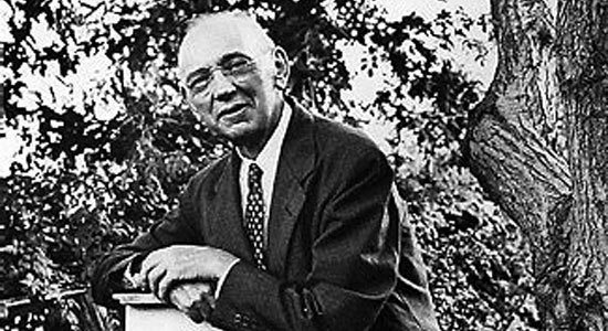 Khi trong trạng thái thôi miên, Edgar Cayce có thể nêu ra hàng loạt nguyên nhân gây ra bệnh tật của một người. Đặc biệt, ông cũng đưa ra cách chữa trị bệnh tật để người đó khỏe lại trong trạng thái thôi miên.