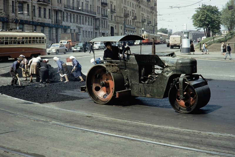 Nhờ những nỗ lực của họ, các con đường đẹp, rộng rãi được hoàn thành, góp phần thay đổi diện mạo thành phố.