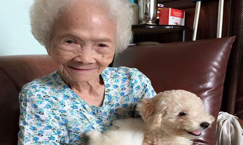 Ốc Tiêu và bà ngoại.