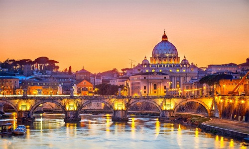 Theo một truyền thuyết cổ xưa, thủ đô Rome của Italy được lập thành vào năm 753 trước Công nguyên bởi Romulus - vị vua đầu tiên của người La Mã. Trong suốt hơn 700 năm từ thế kỷ thứ nhất đến thế kỷ thứ 7, Rome trở thành trung tâm quyền lực ở châu Âu.